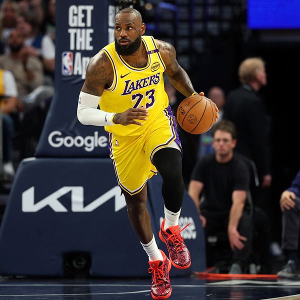 Ο LeBron James στην Ελλάδα-κάνει διακοπές στην Κέρκυρα