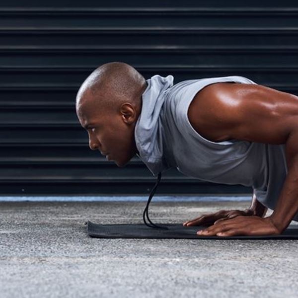 Push ups χωρίς βάρη για τεράστιο στέρνο