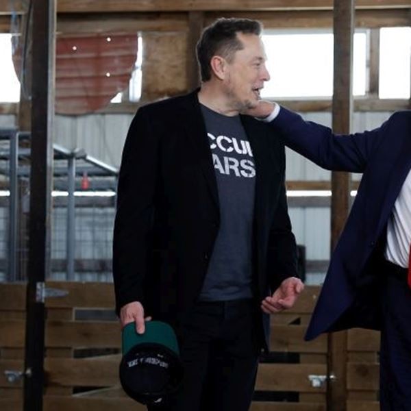 Ρωτήσαμε το Grok ποιοι είναι οι πιο επικίνδυνοι άνθρωποι στις ΗΠΑ και απάντησε: "O Musk κι ο Trump"