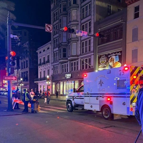 Νέα Ορλεάνη: Η σοκαριστική στιγμή που ο μακελάρης πέφτει πάνω στο πλήθος σκοτώνοντας 15 ανθρώπους (βίντεο)