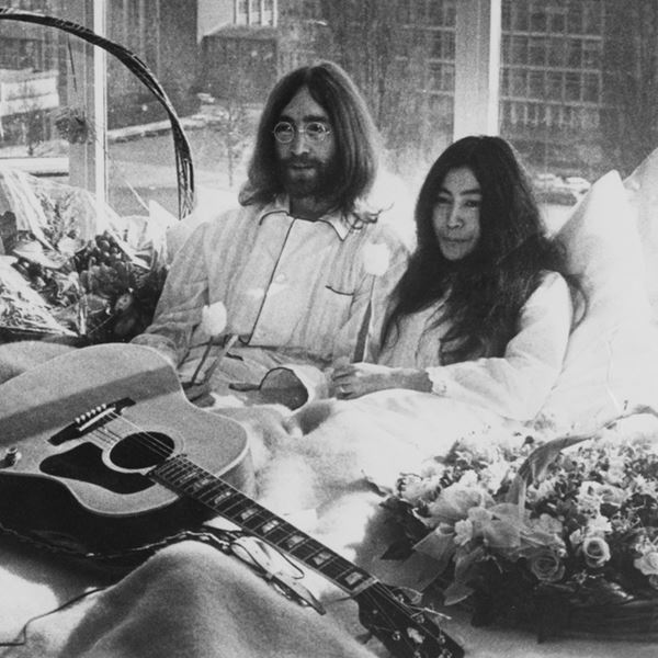 Όταν ο John Lennon και η Yoko Ono ξάπλωσαν στο κρεβάτι